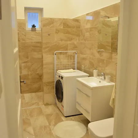 Elegant Apartment *